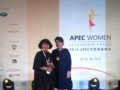 我会会长方李莉研究员获“2014APEC 最杰出女性奖”